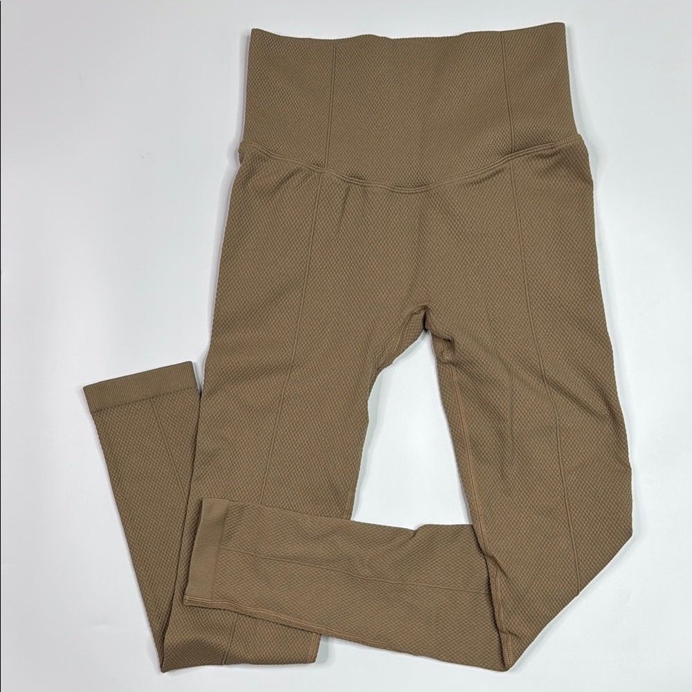 Zyia Seamless Tan Cropped Leggings 25" Size Small
